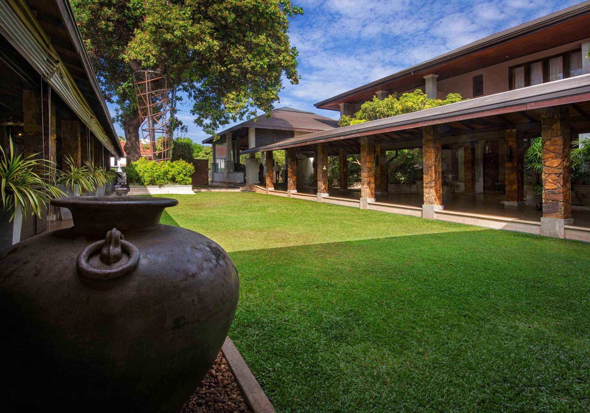 The Full Moon Hotel Katunayaka Exterior foto