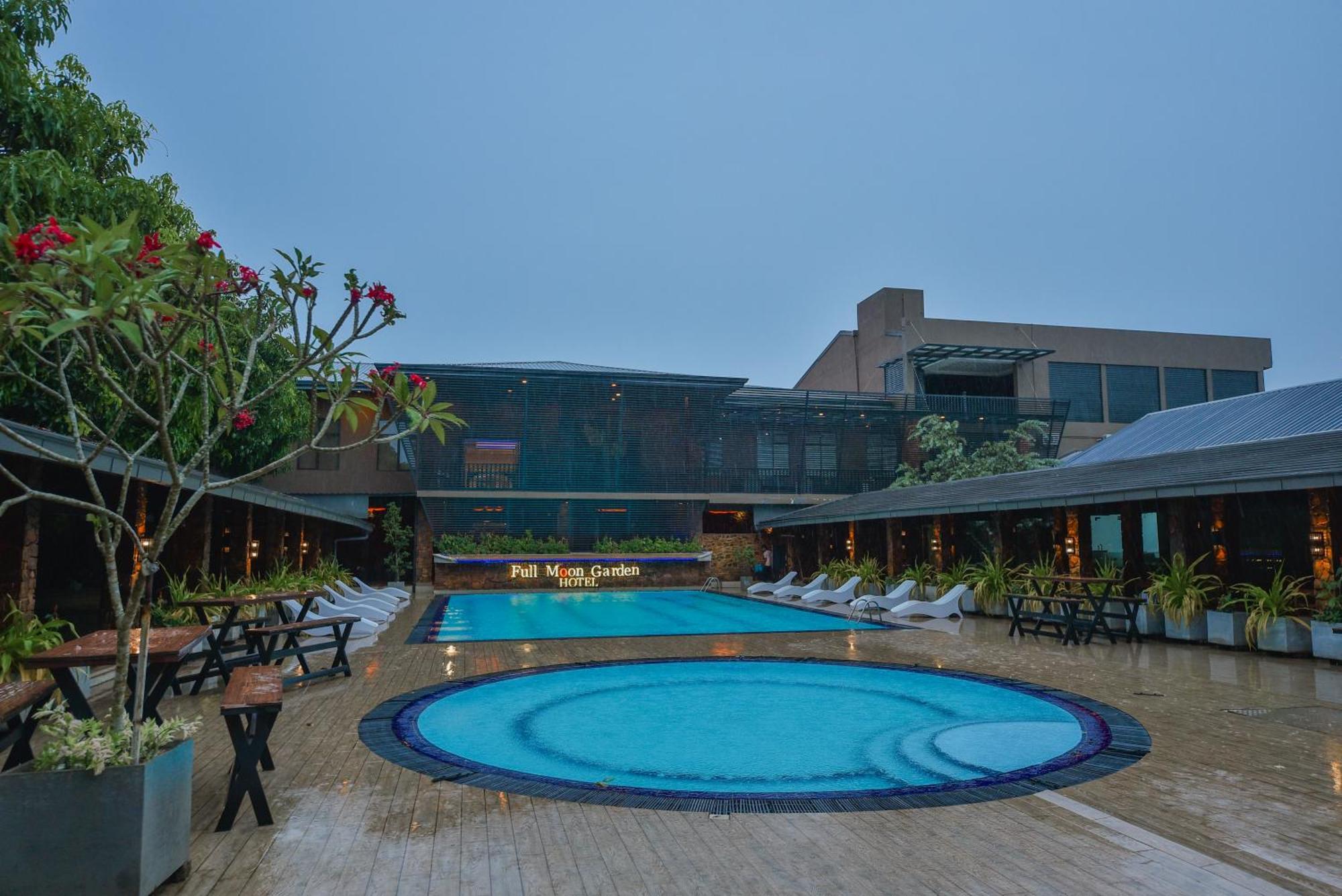 The Full Moon Hotel Katunayaka Exterior foto